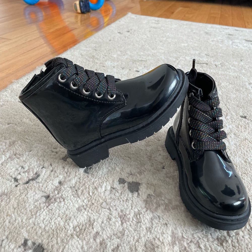 Girls patent leather combat boot